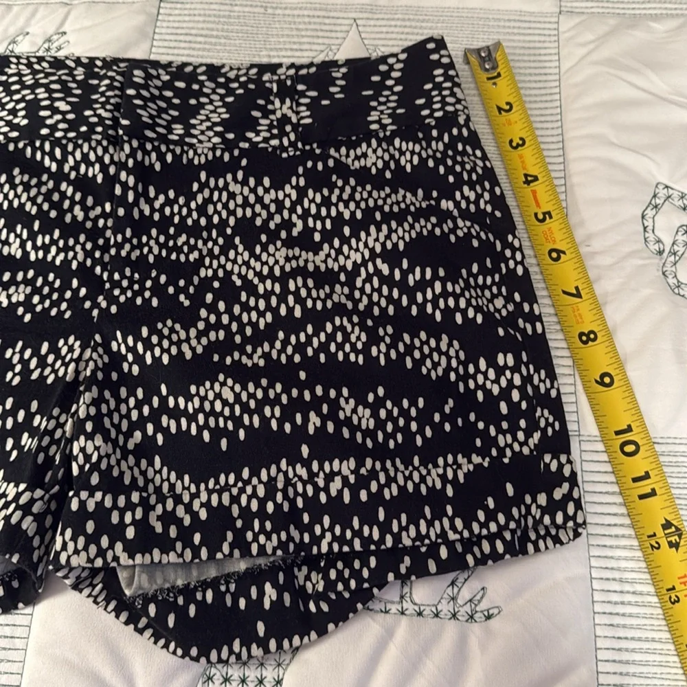 Elle Black and White Patterned Cuffed Shorts-6
